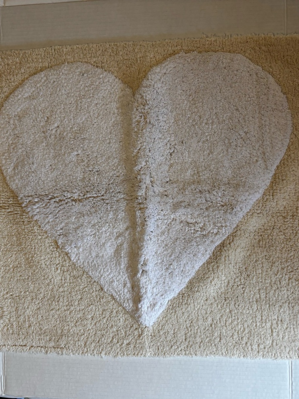 Indaba for Jillian Harris white heart bath mat new without tags